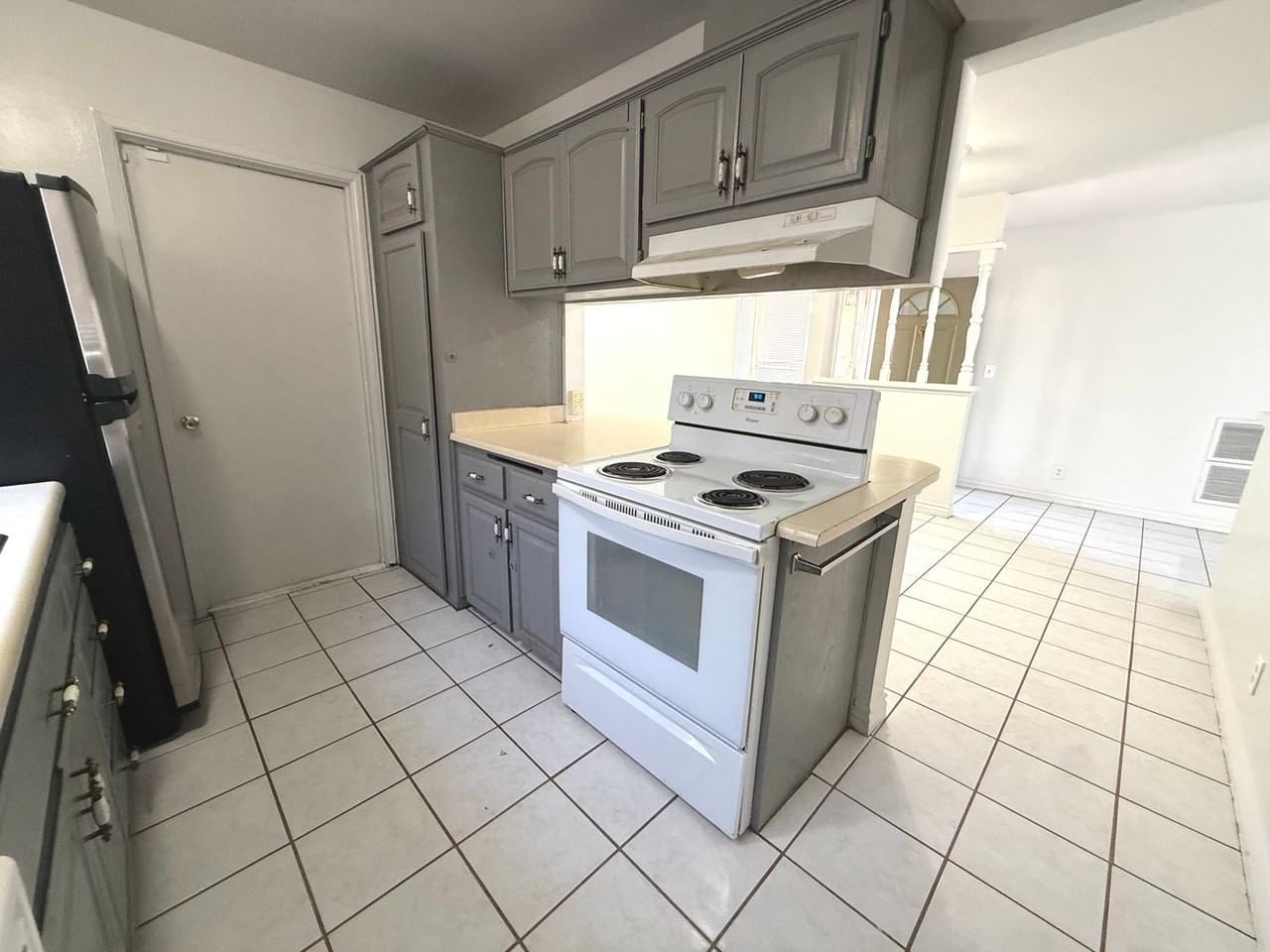 5908 Carmen Blvd - Photo 4 of 18