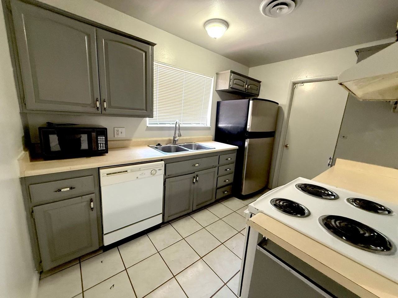 5908 Carmen Blvd - Photo 5 of 18