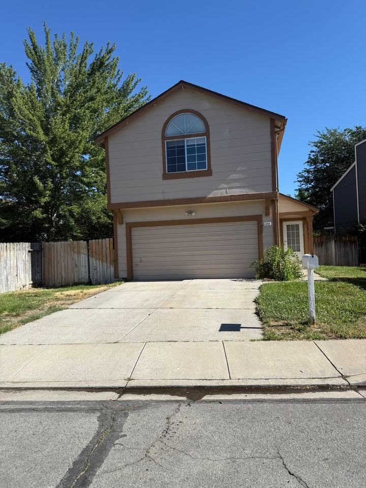1208 Gilly Ln - Photo 2 of 2