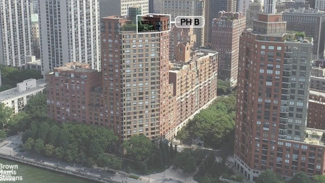 377 Rector Pl #PHB - Photo 6 of 22
