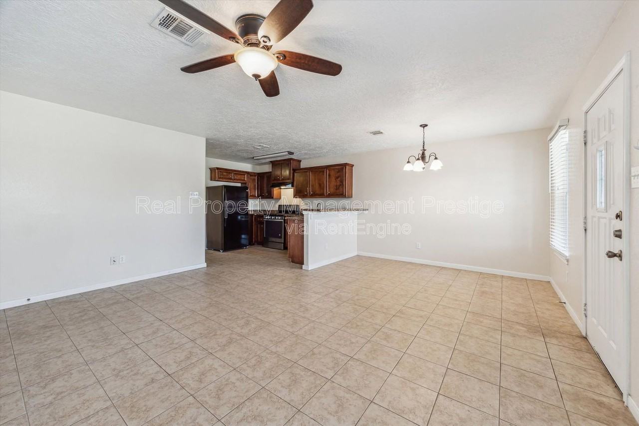 8424 Cannon St #A - Photo 3 of 10