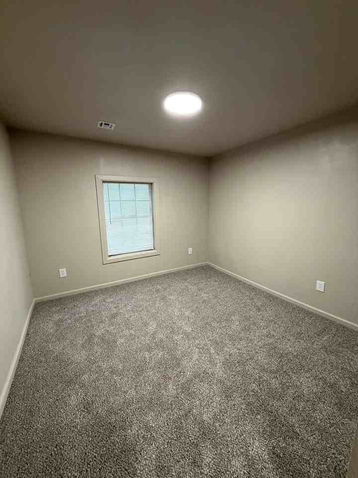 712 Coyne St - Photo 6 of 8