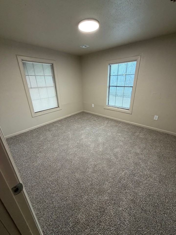 712 Coyne St - Photo 7 of 8