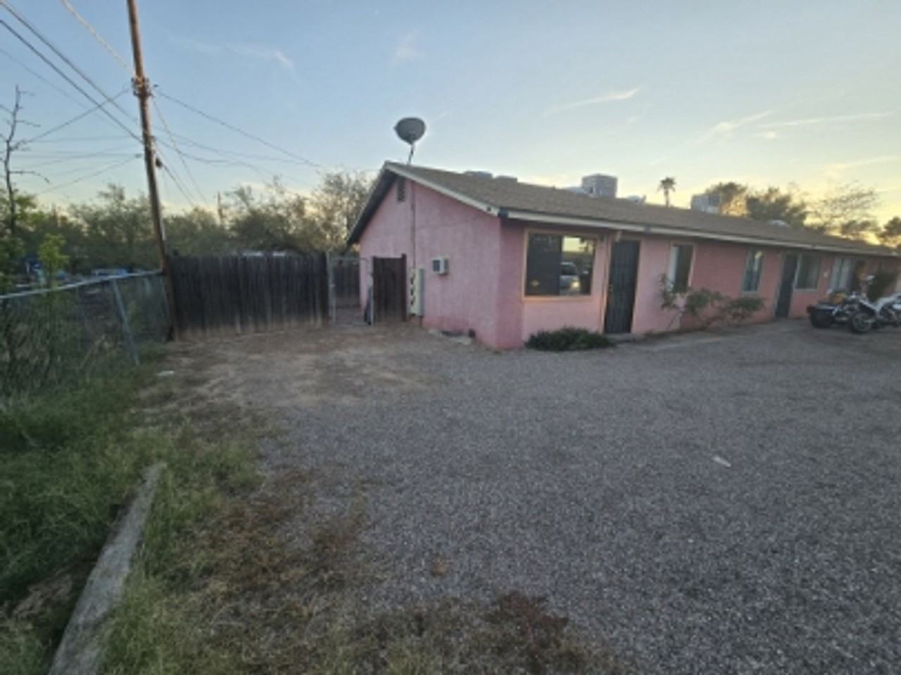 2784 N Columbus Blvd - Photo 2 of 24