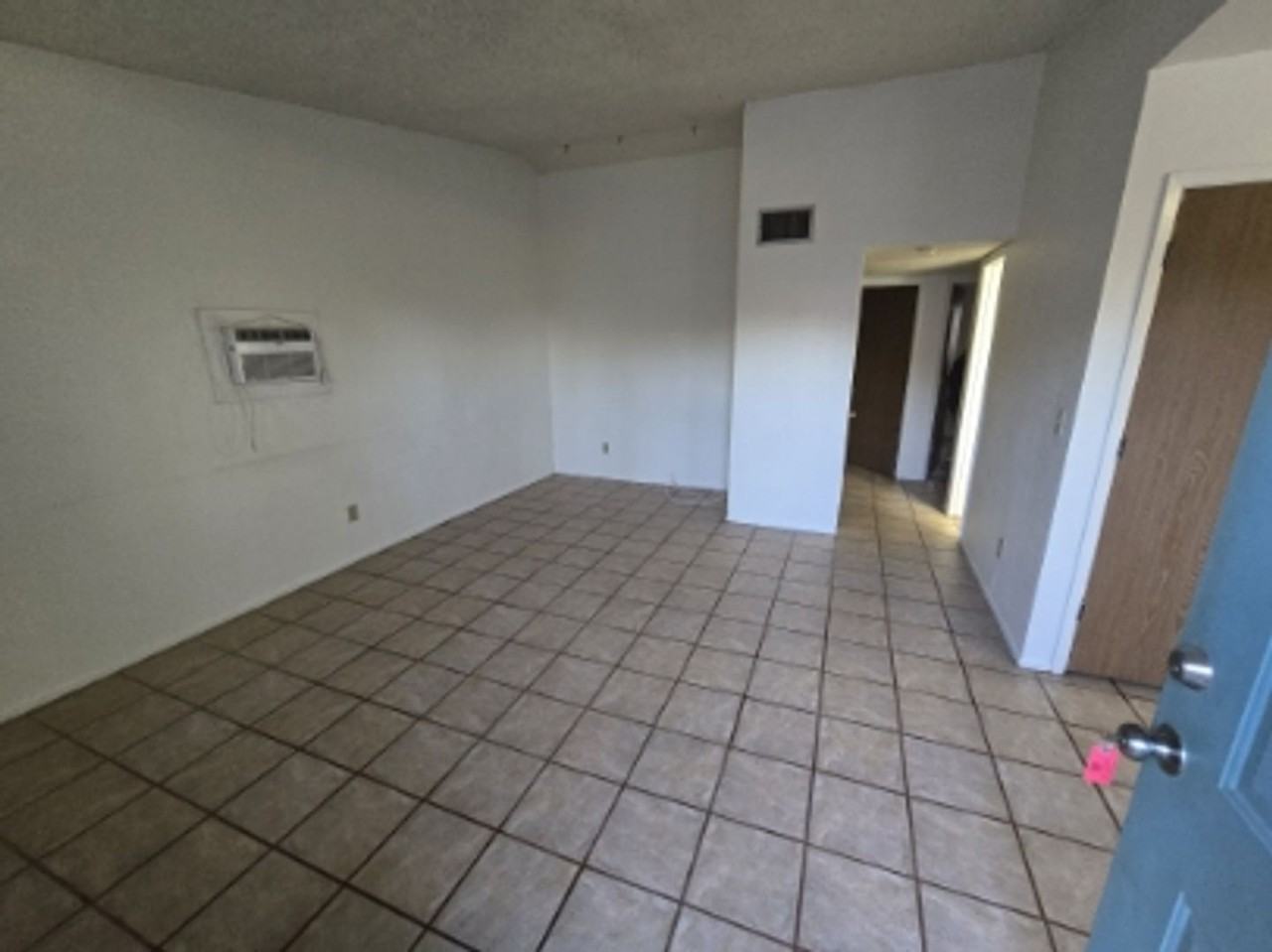 2784 N Columbus Blvd - Photo 4 of 24