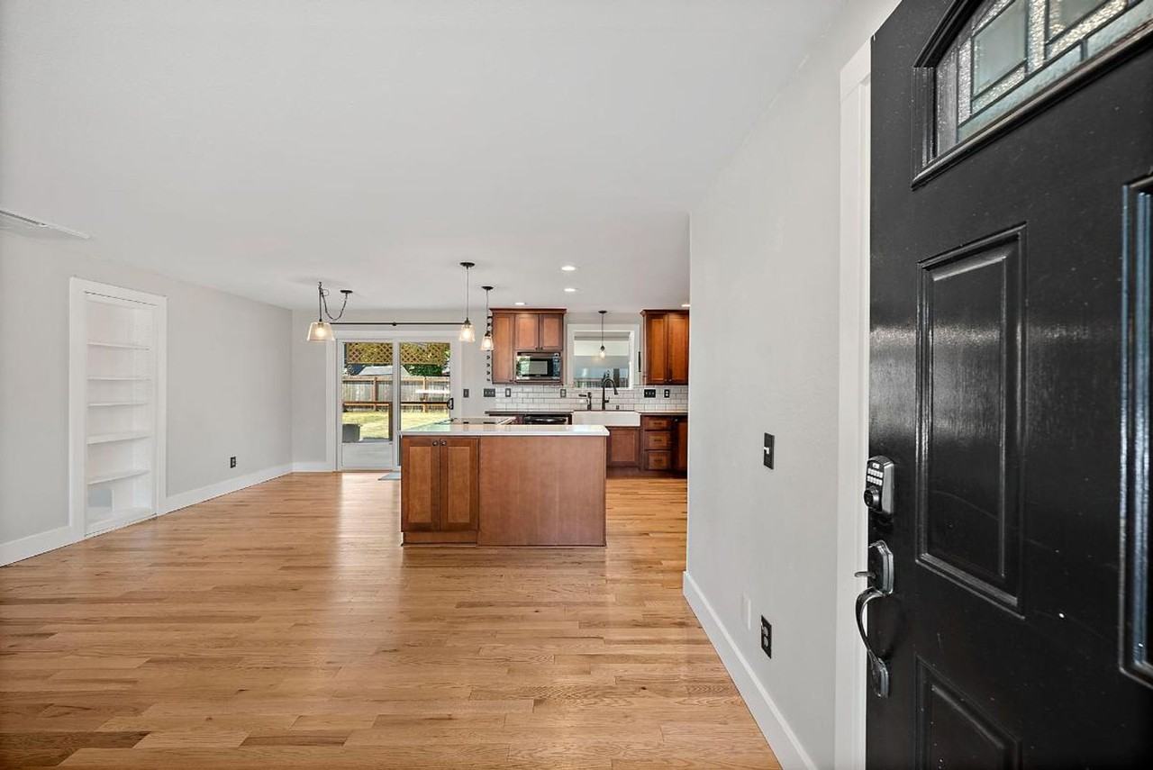 62 Queets St - Photo 3 of 42