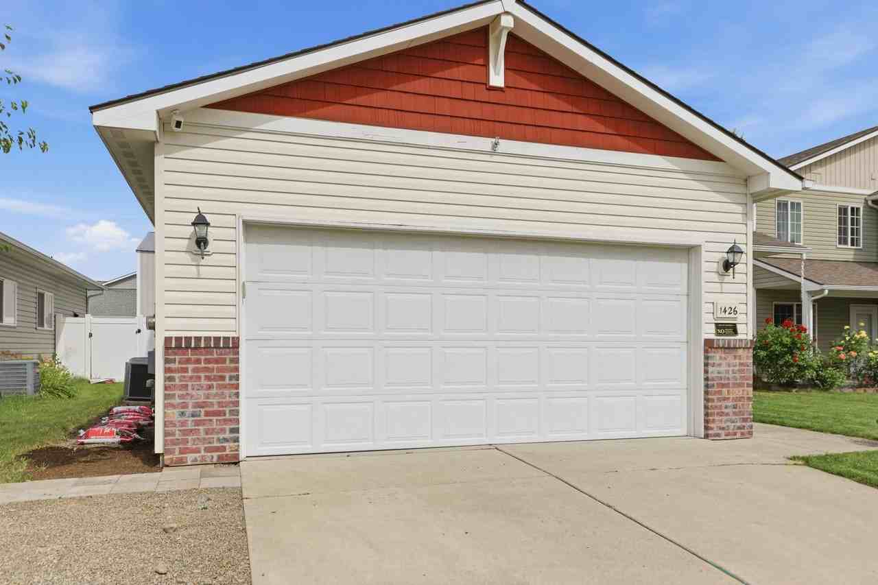 1426 N Brookhaven Ln - Photo 3 of 25