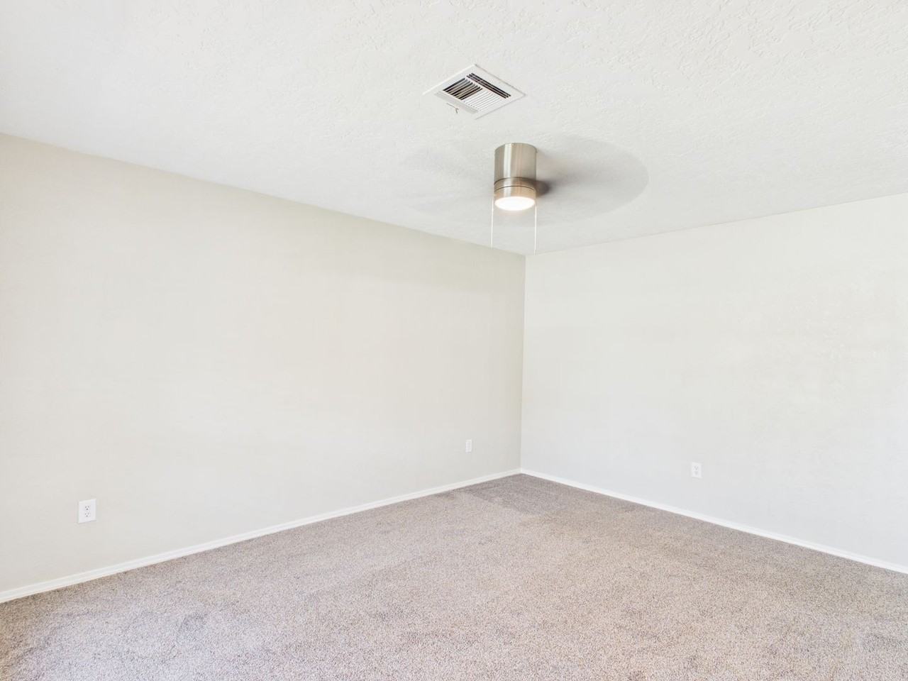 6308 Nw Taylor Ave - Photo 4 of 25