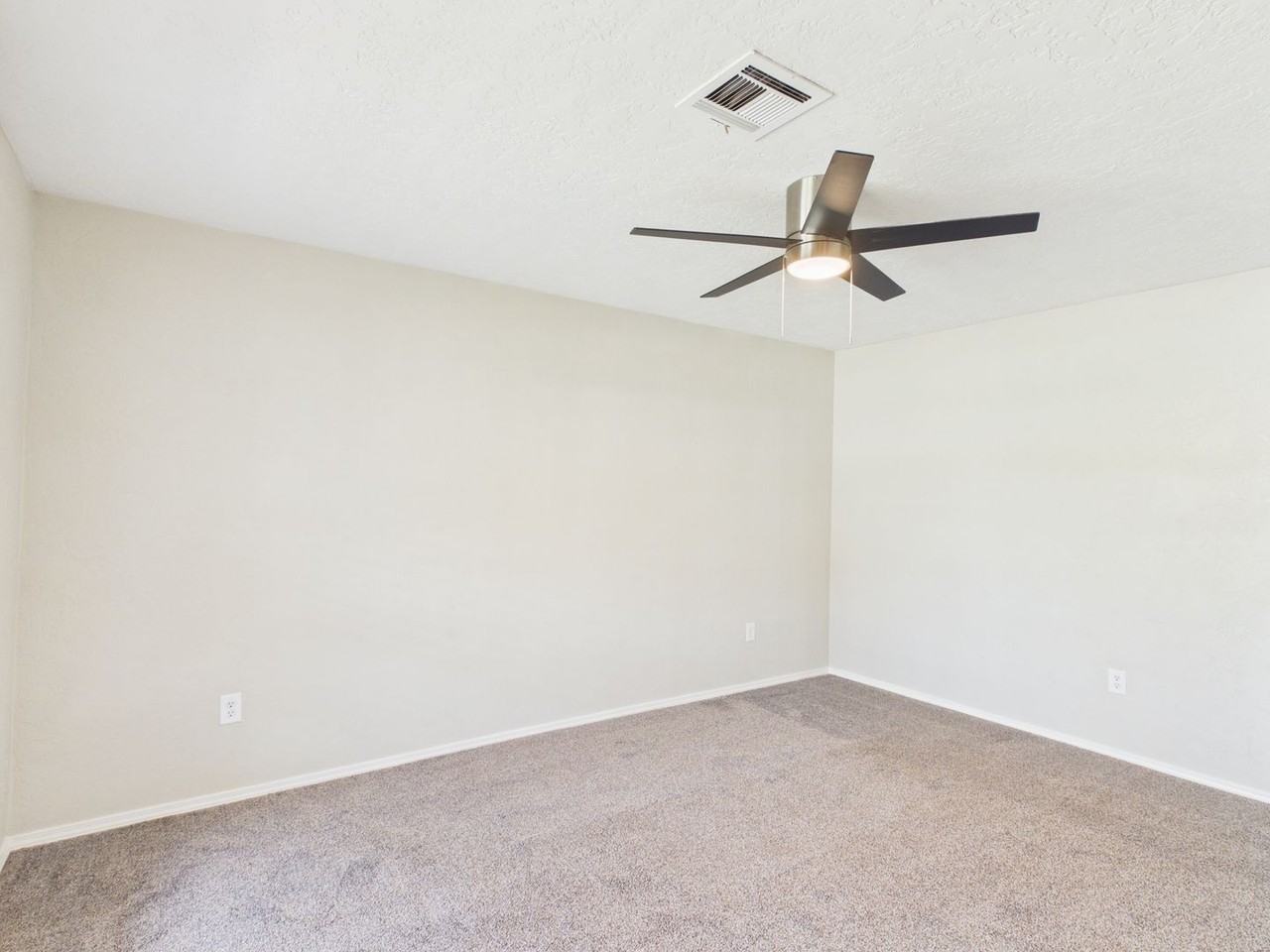 6308 Nw Taylor Ave - Photo 5 of 25