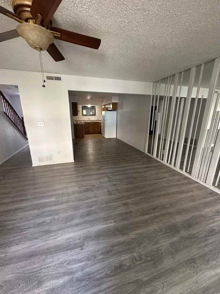 1300 N Rockwell Ave - Photo 2 of 13