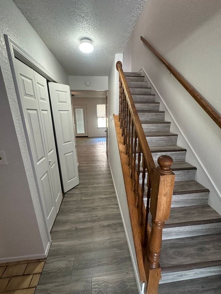 1300 N Rockwell Ave - Photo 3 of 13