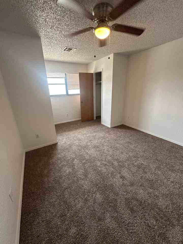1300 N Rockwell Ave - Photo 5 of 13