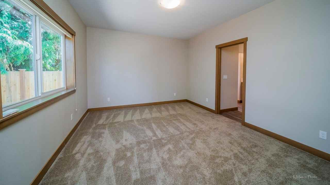 6609 47th Ave Ne - Photo 5 of 10
