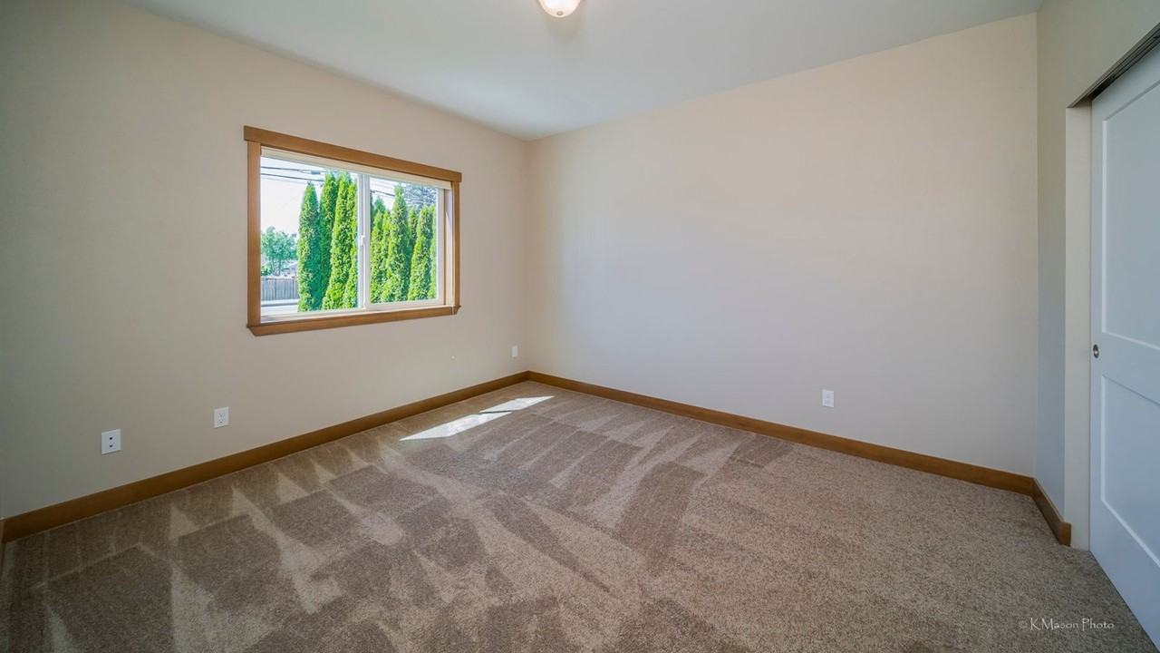 6609 47th Ave Ne - Photo 7 of 10