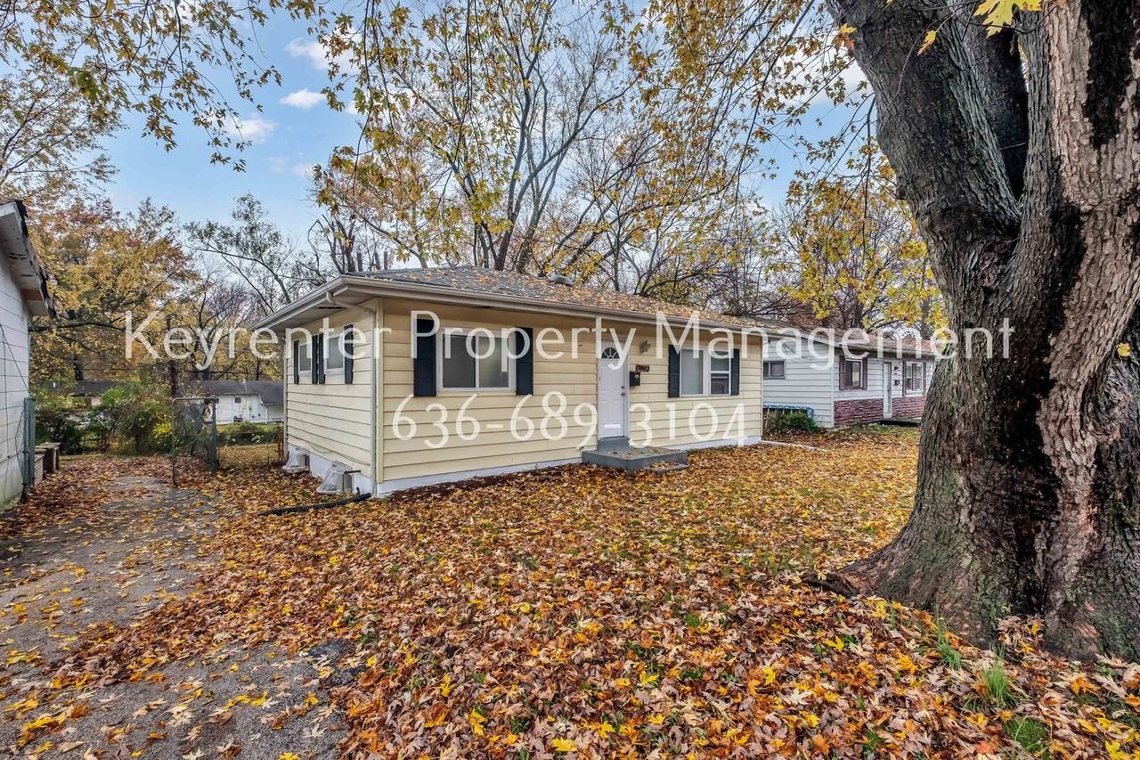 10521 Duke Dr - Photo 4 of 34