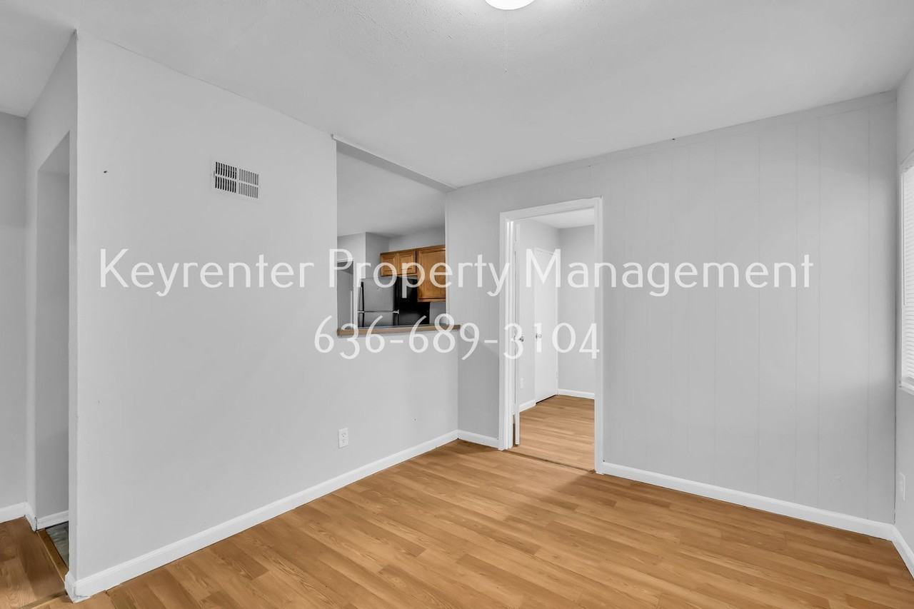 10521 Duke Dr - Photo 5 of 34