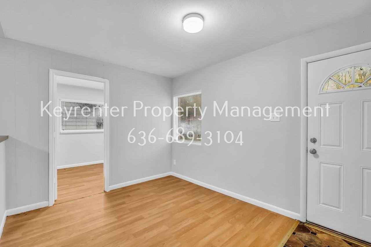 10521 Duke Dr - Photo 6 of 34