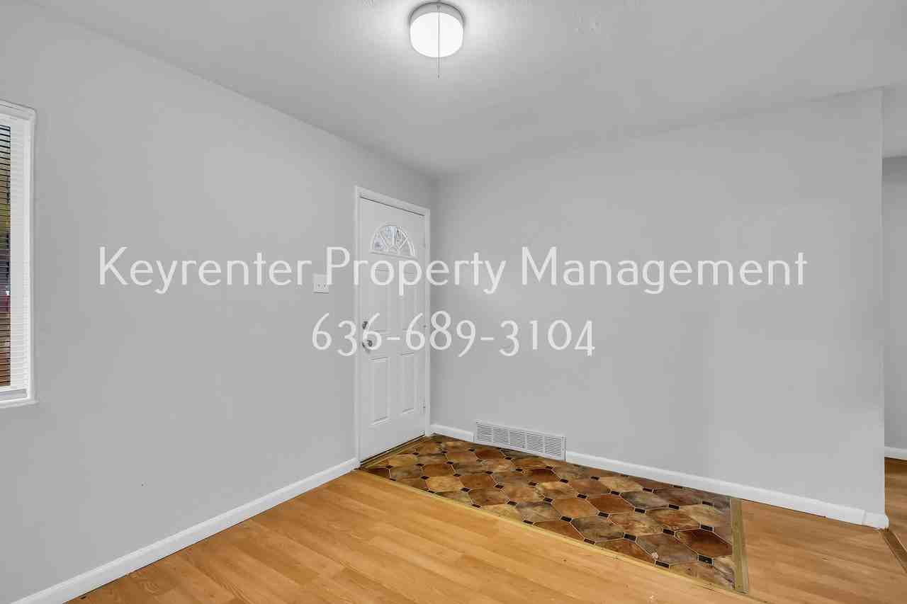 10521 Duke Dr - Photo 7 of 34