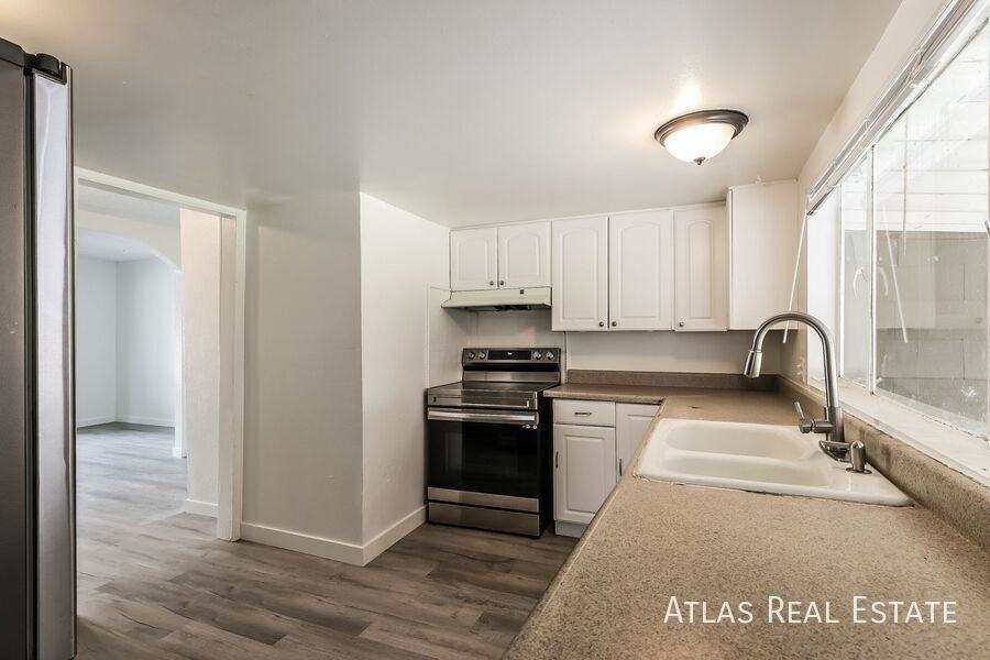 628 S Stuart St - Photo 2 of 20