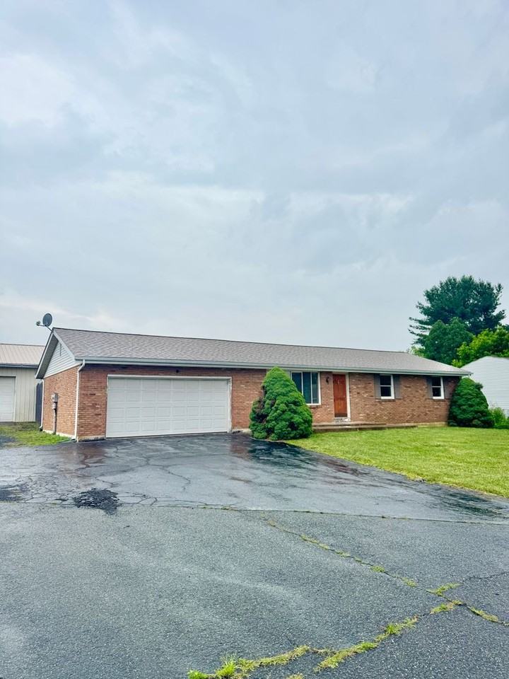 8325 Schantz Rd - Photo 2 of 21