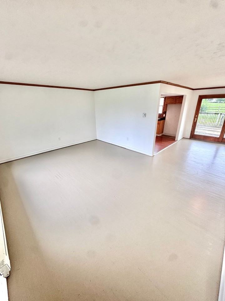 8325 Schantz Rd - Photo 3 of 21