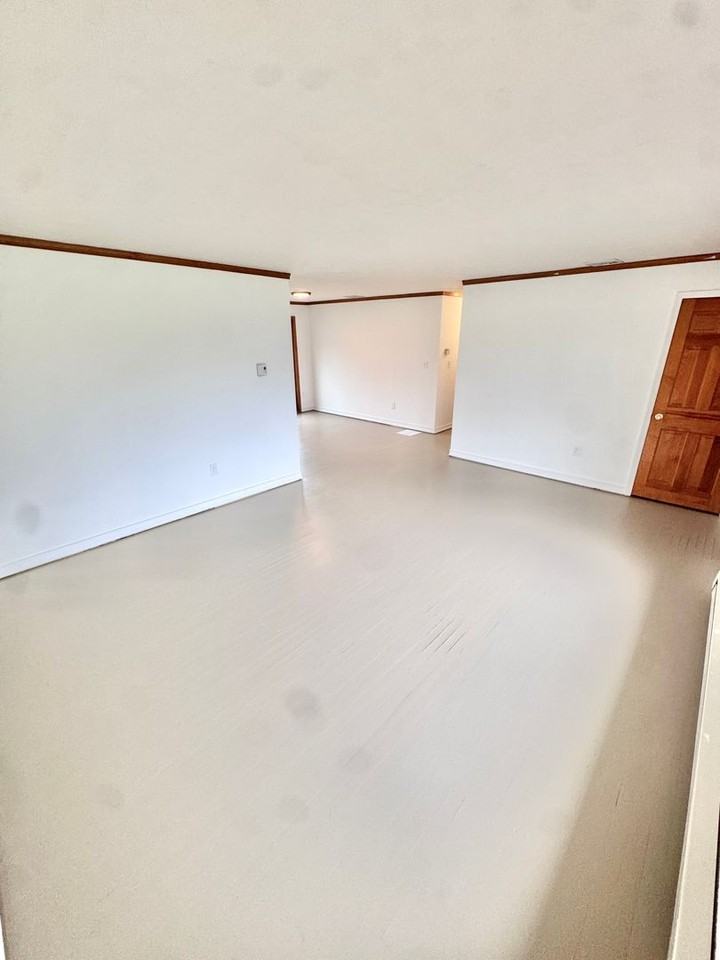 8325 Schantz Rd - Photo 4 of 21