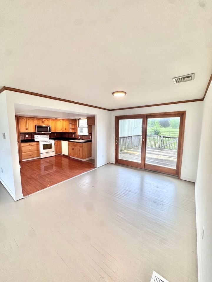 8325 Schantz Rd - Photo 6 of 21