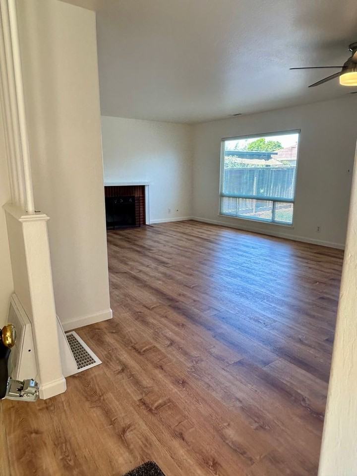 15380 Ruggles St - Photo 2 of 22