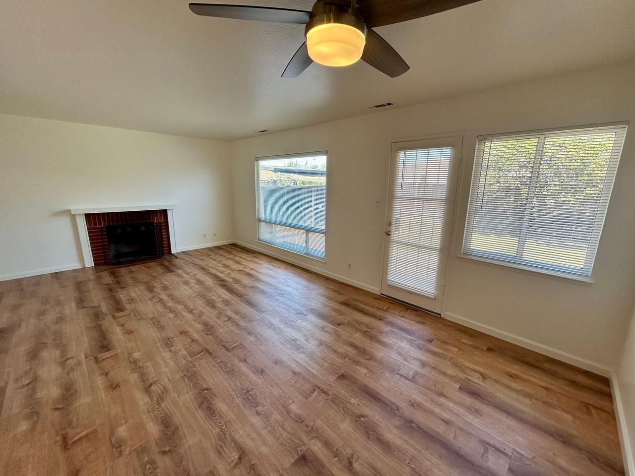 15380 Ruggles St - Photo 3 of 22