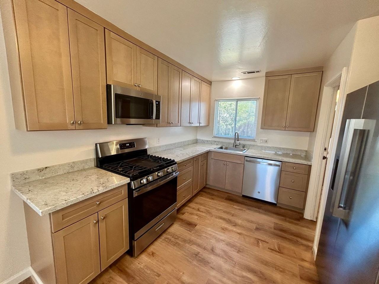 15380 Ruggles St - Photo 6 of 22