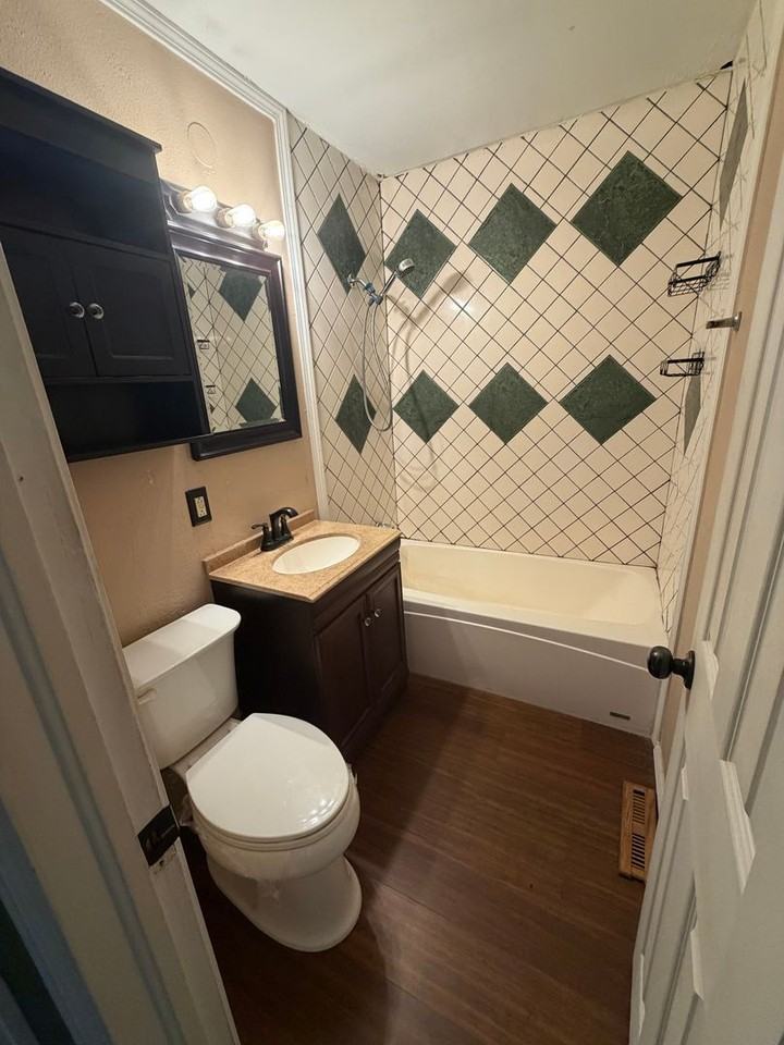 716 D St Nw - Photo 7 of 9