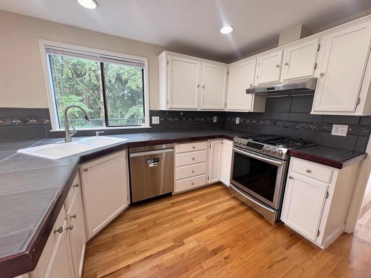 7029 119th Pl Se - Photo 2 of 29