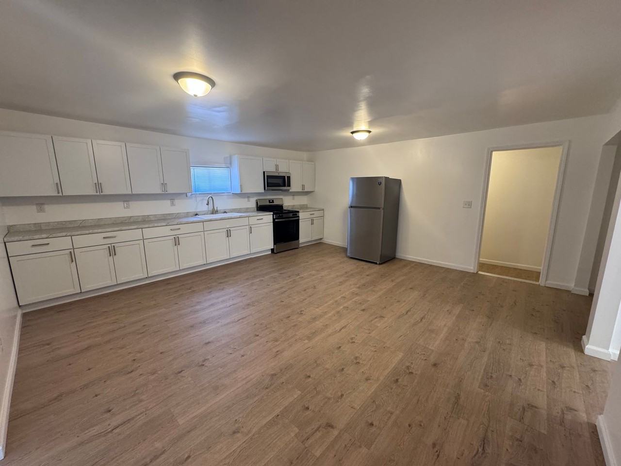 2230 Monroe St - Photo 5 of 24