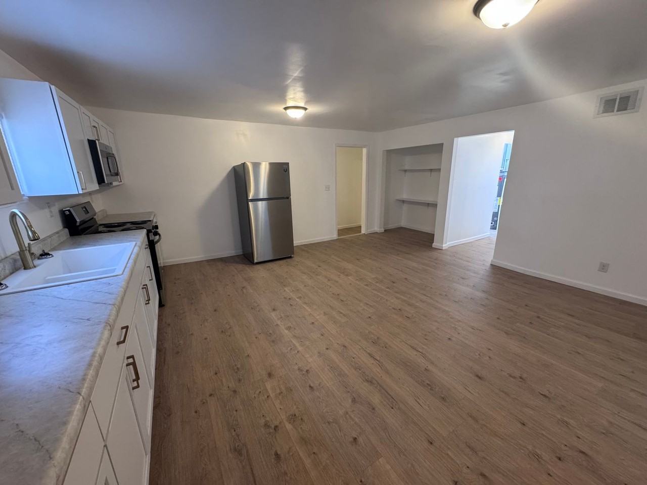 2230 Monroe St - Photo 6 of 24