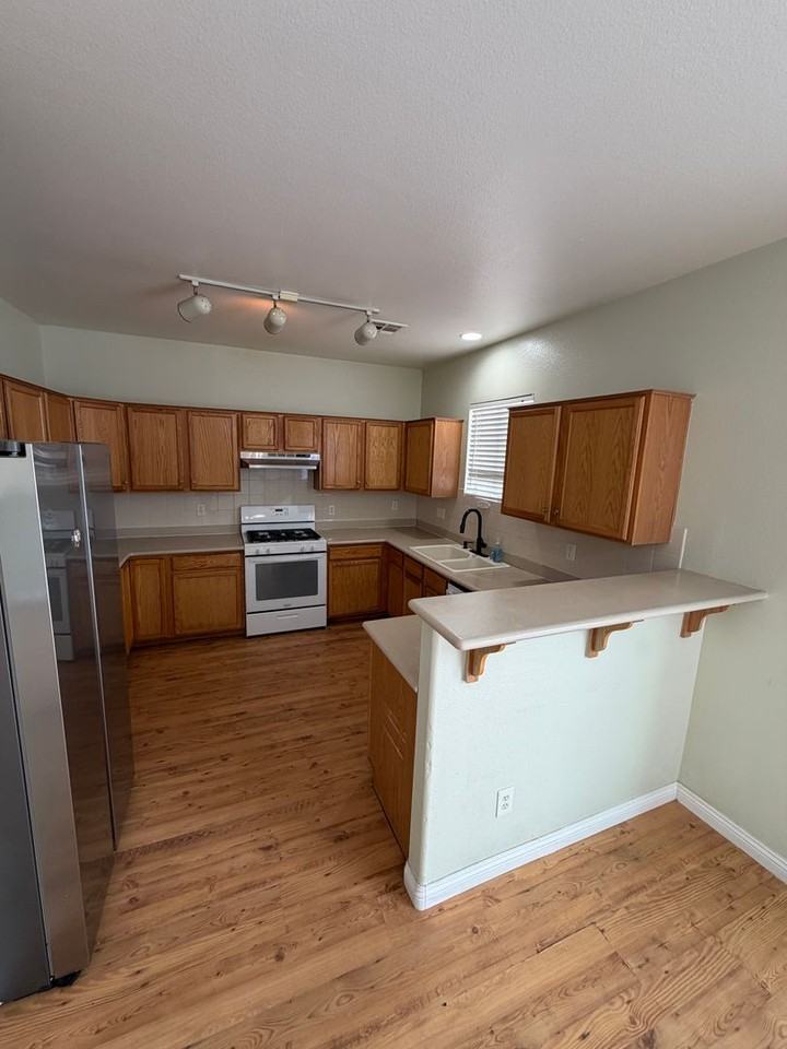 3814 Kit Fox St - Photo 6 of 40