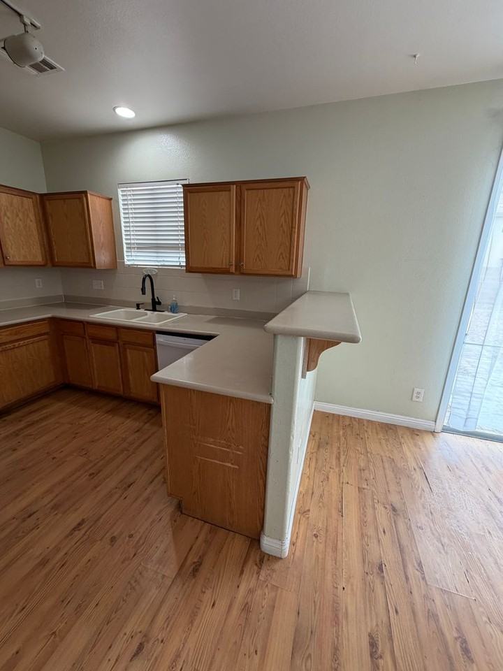 3814 Kit Fox St - Photo 7 of 40