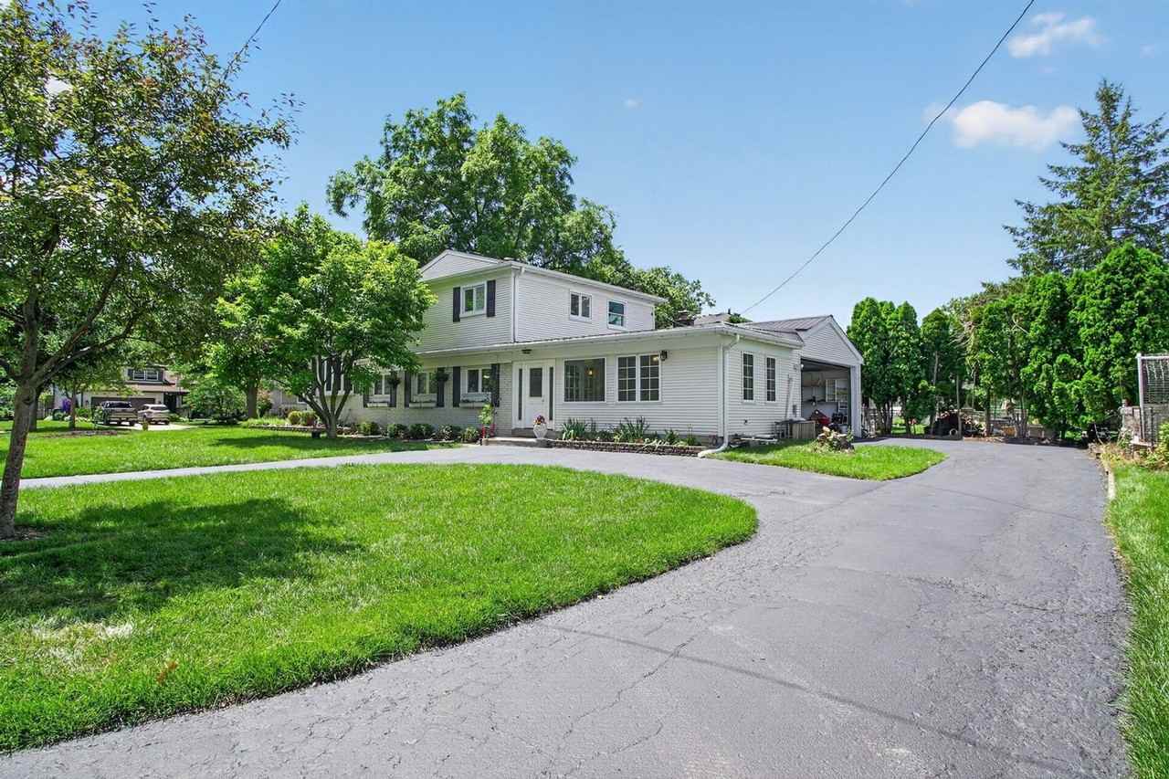 1702 N Beech Rd - Photo 4 of 50