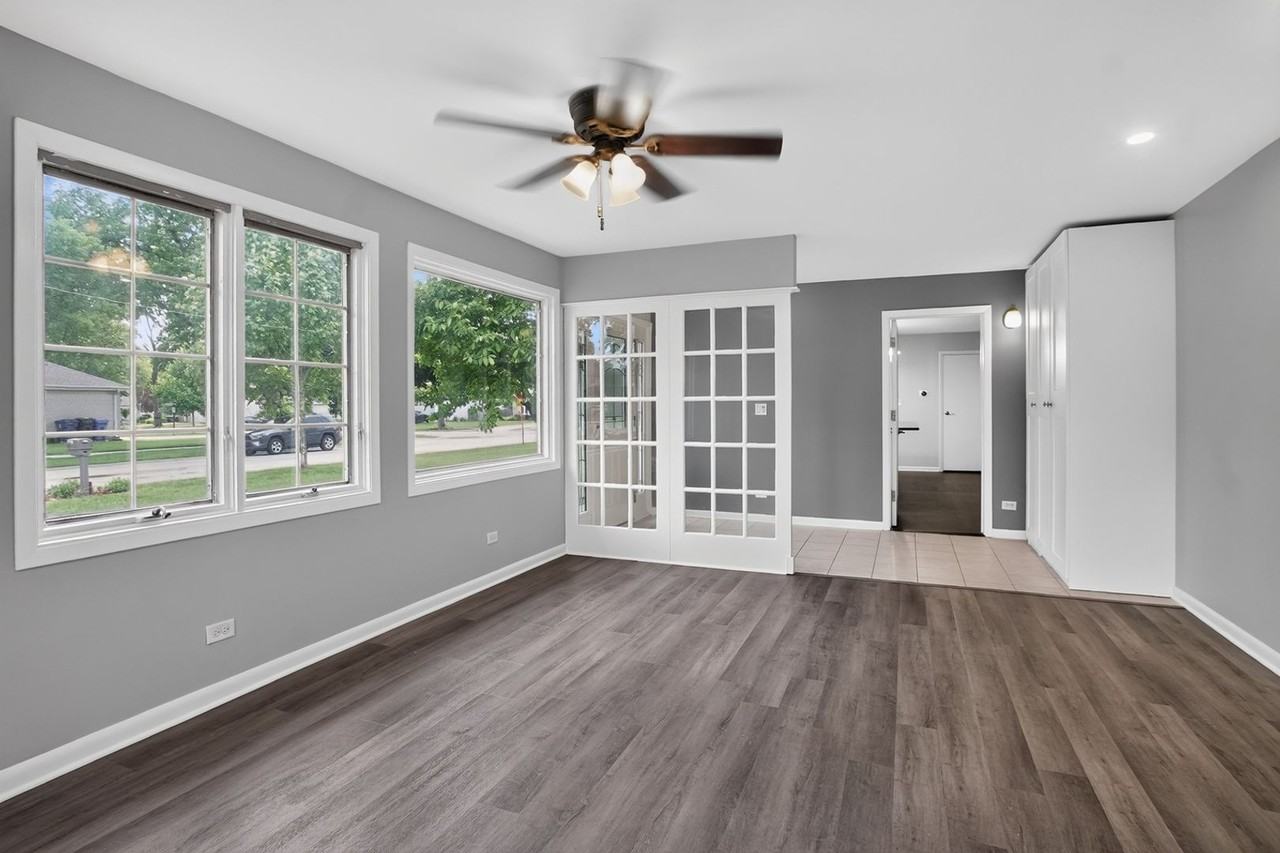 1702 N Beech Rd - Photo 6 of 50