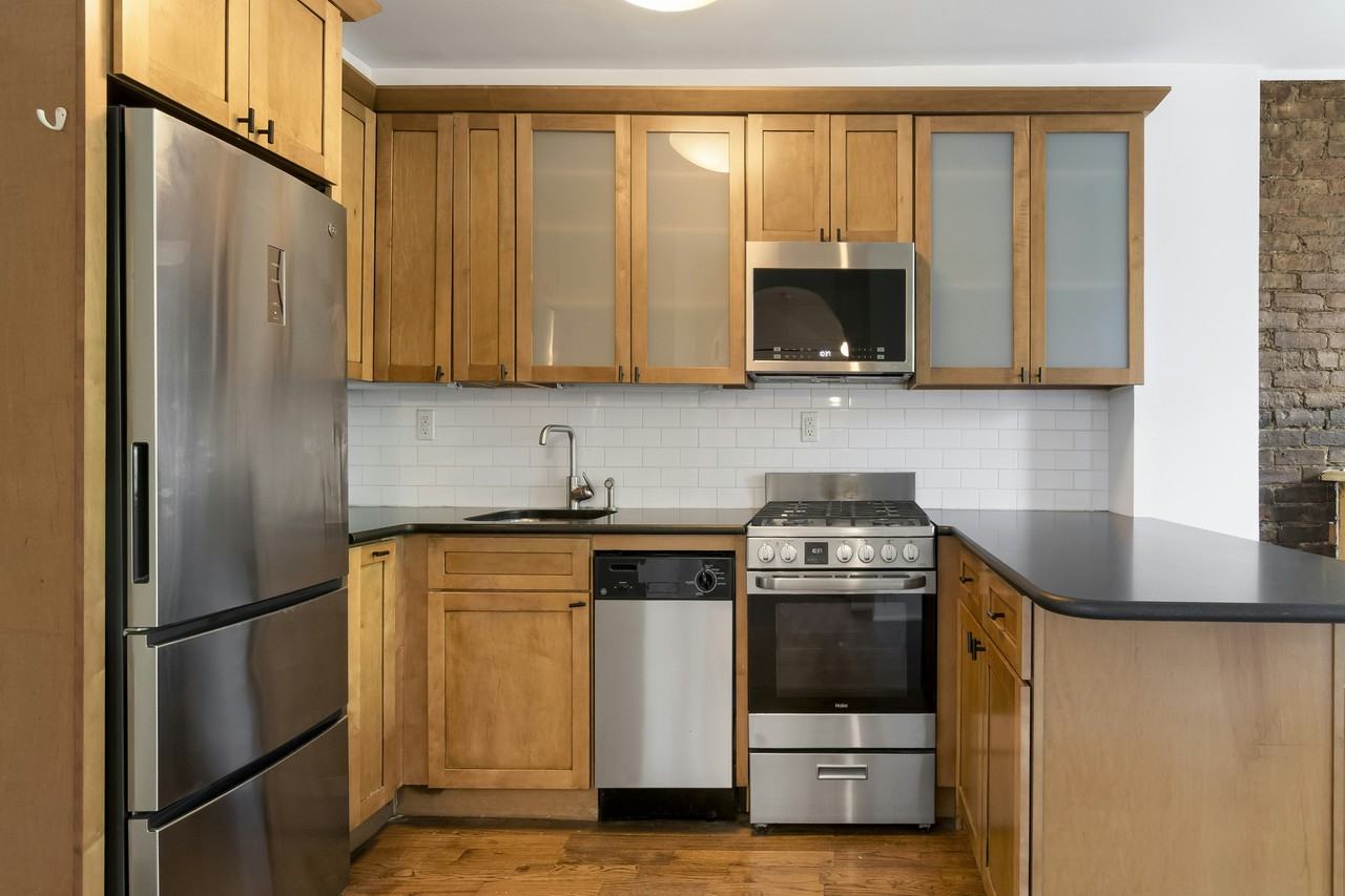 504 E 6th St #5 - Photo 2 of 5