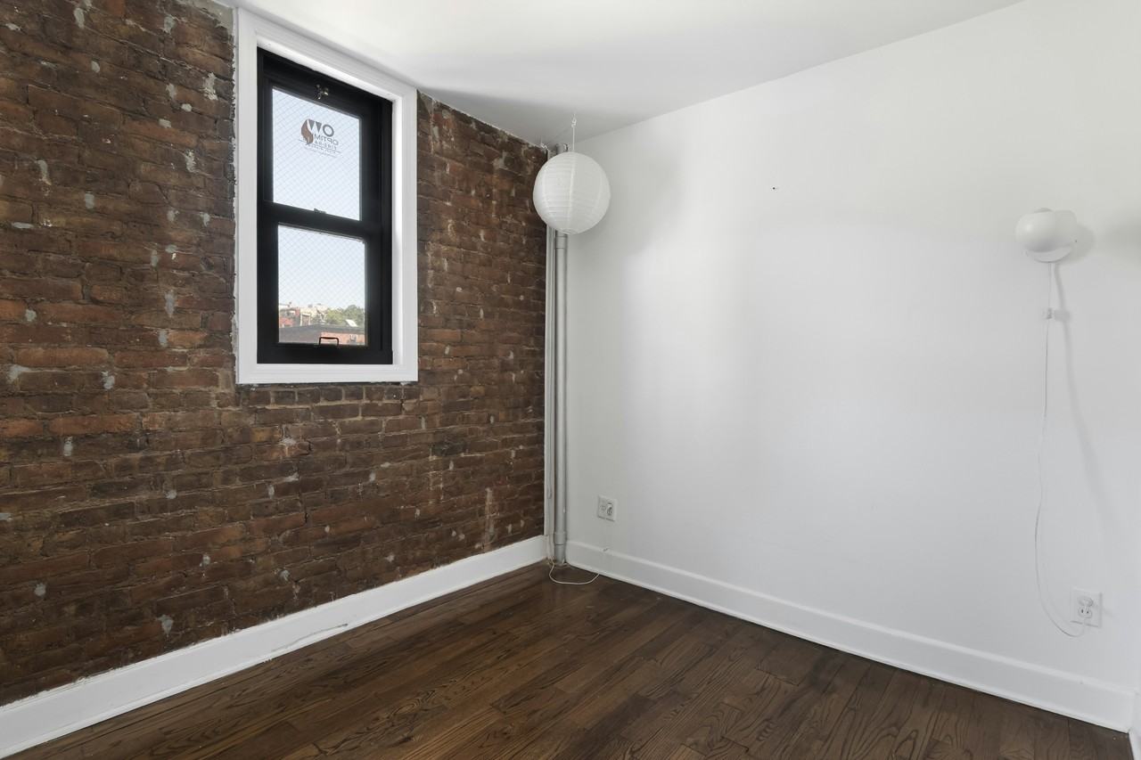 504 E 6th St #5 - Photo 4 of 5