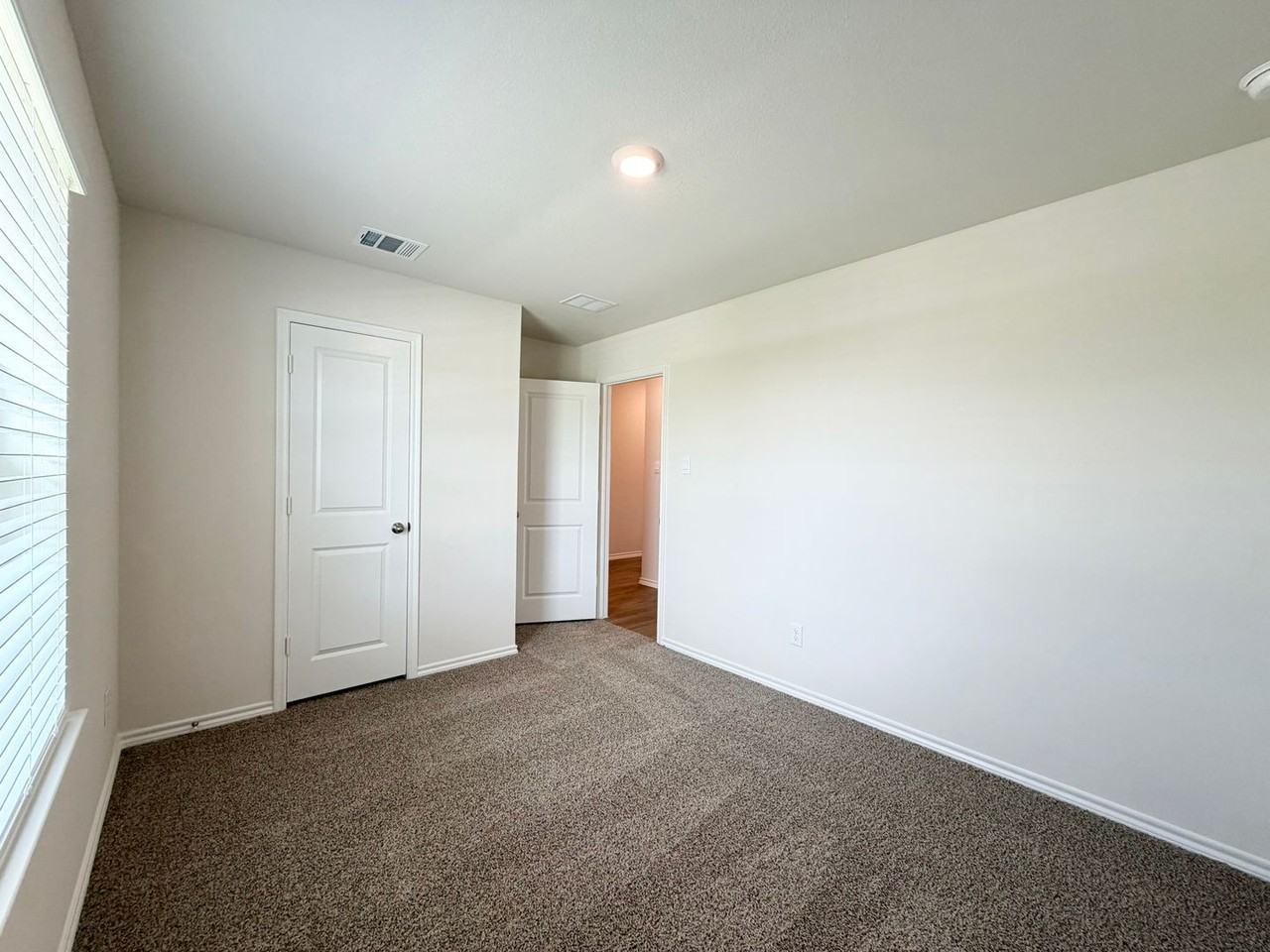 1116 Riverbrook Ln - Photo 6 of 41