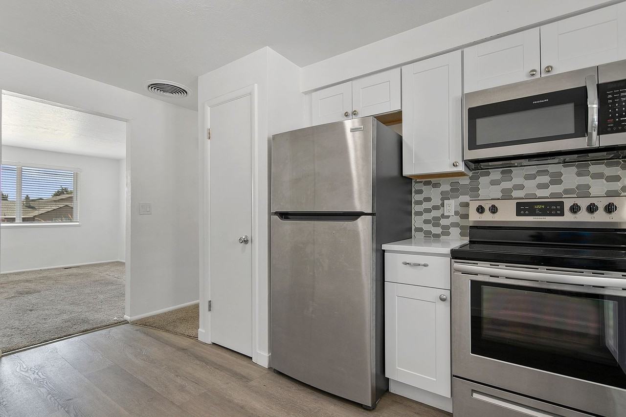 4942 W Targee St - Photo 2 of 10