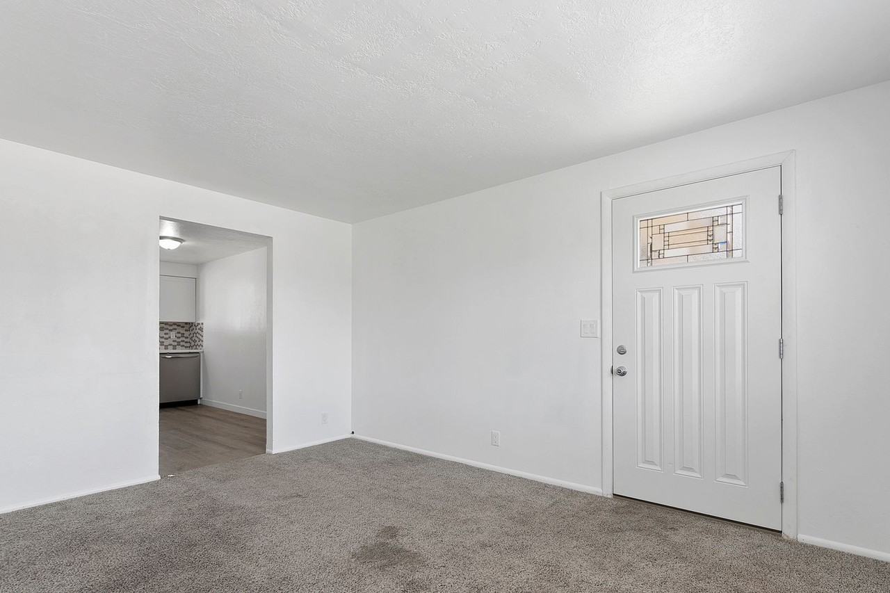 4942 W Targee St - Photo 3 of 10
