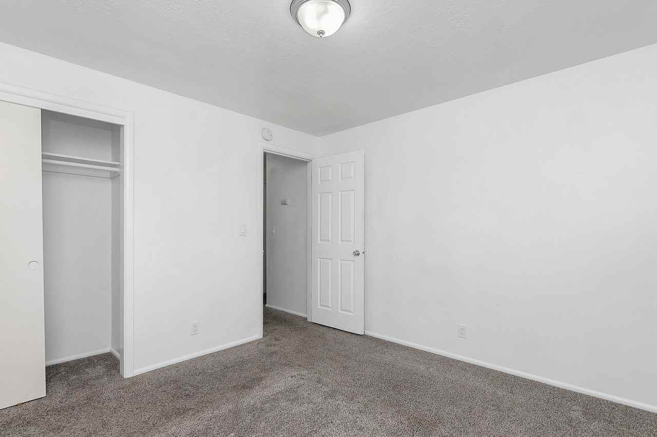 4942 W Targee St - Photo 6 of 10