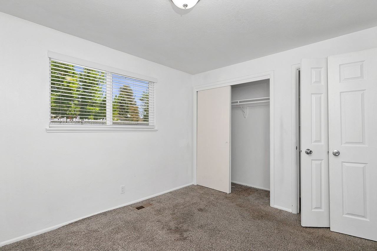 4942 W Targee St - Photo 7 of 10