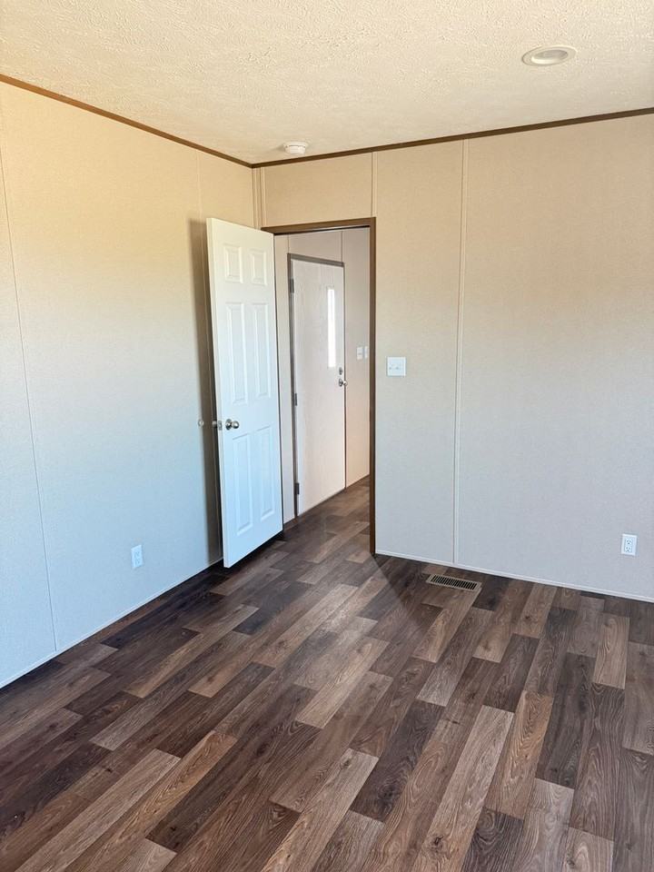 10036 S Pamela St - Photo 2 of 23