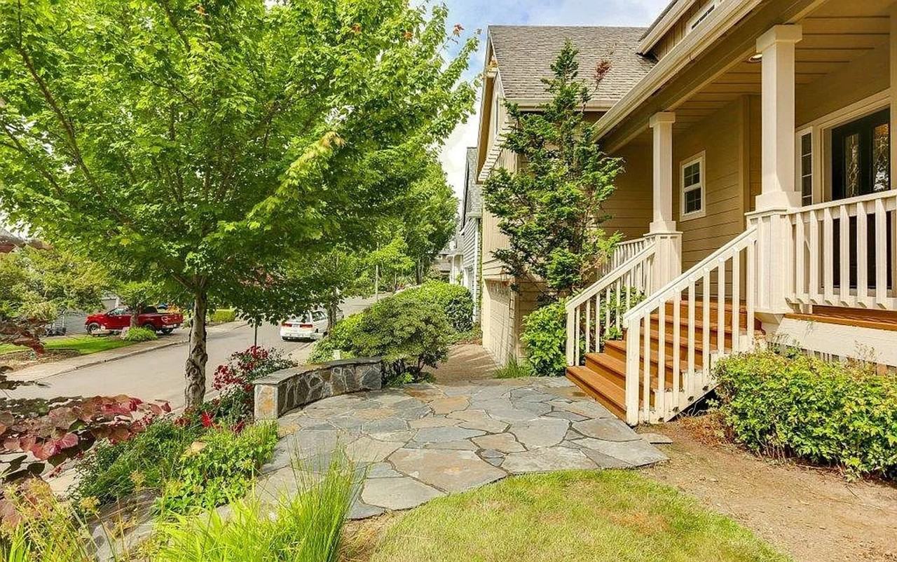 16541 Nw Graf St - Photo 3 of 33