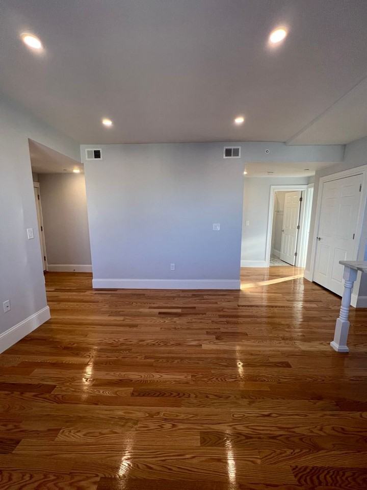 83 Winchester St - Photo 2 of 20