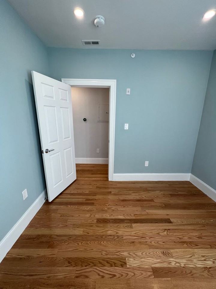 83 Winchester St - Photo 6 of 20