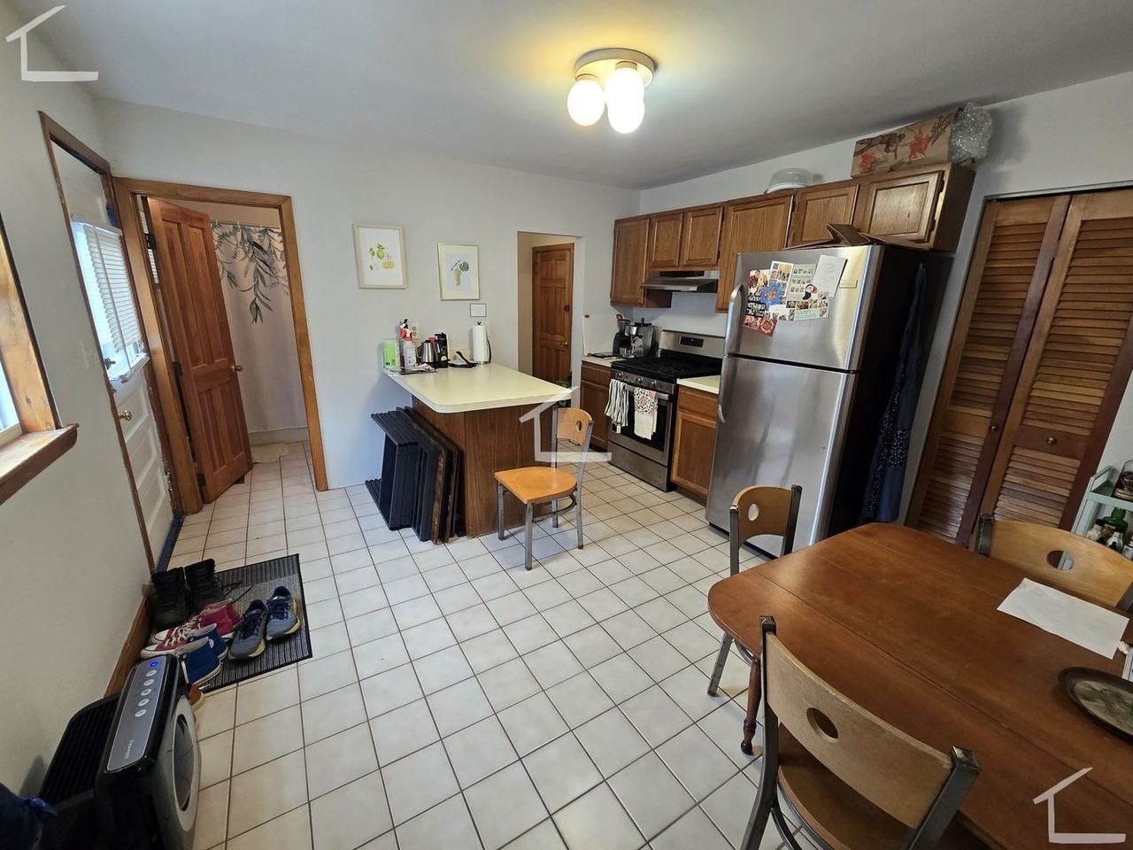 104 Summer St - Photo 4 of 7